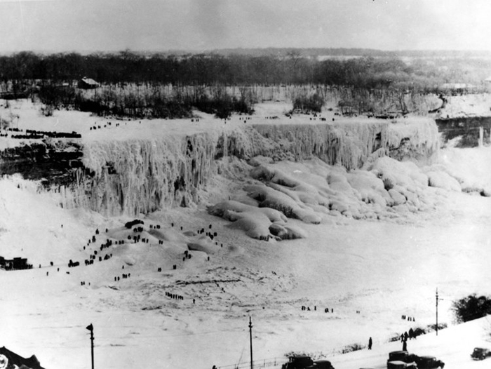 Chutes du Niagara gelées